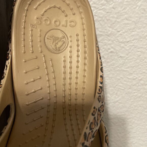 Crocs Leopard Cheetah Print Wedge Strappy Slides Sandals Size 7 - Picture 4 of 10